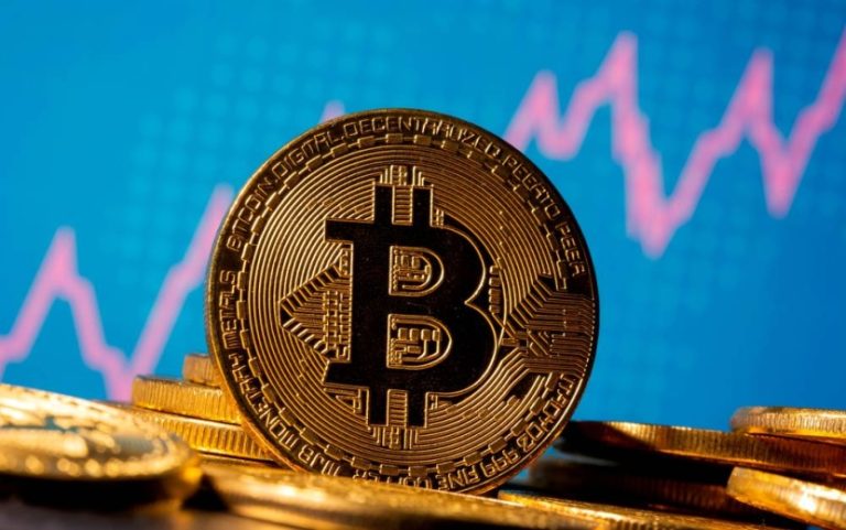 صعود بتكوين المفاجئ يتجاوز 80 ألف دولار بعد فوز ترامب ويشعل الأسواق المالية
