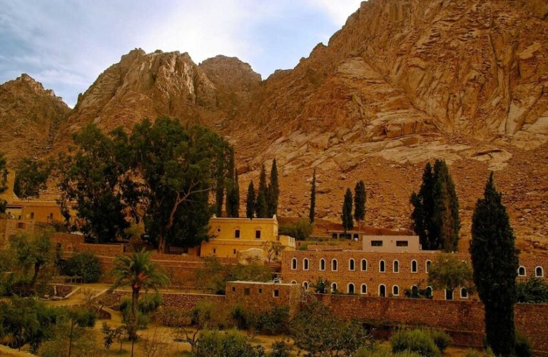 مصر تنفي إخلاء دير سانت كاترين في سيناء