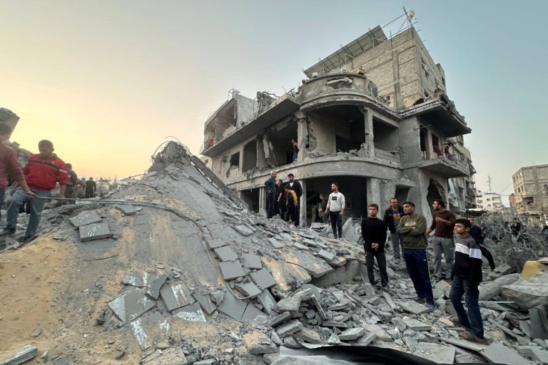 استشهاد 41 شخصاً بينهم 13 طفلاً في غارتين للاحتلال على غزة