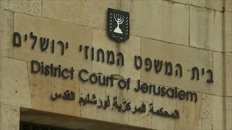 هآرتس الإسرائيلية: المحكمة المركزية تضيق الخناق على نتنياهو ولن ينجو هذه المرة.