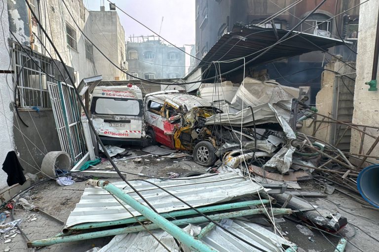 الصحة بغزة : إصابة ست من الكوادر الطبية جراء استهداف مستشفى كمال عدوان في غزة