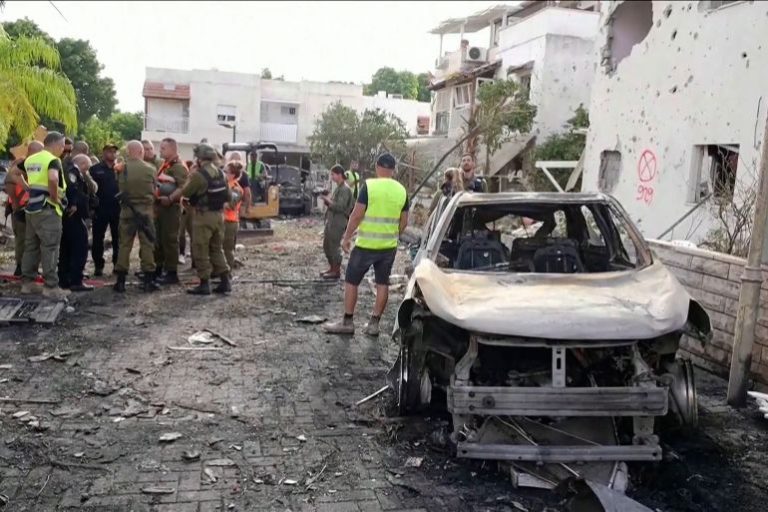 قصف إسرائيلي لضاحية بيروت الجنوبية وإطلاق صواريخ من لبنان على حيفا والكريوت