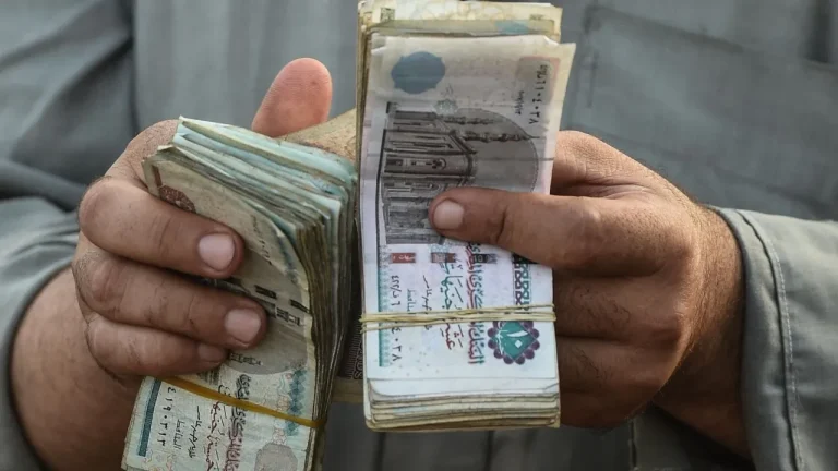 كارثة اقتصادية في مصر: انخفاض رهيب للحد الأدنى للأجور إلى 93.75 دولار