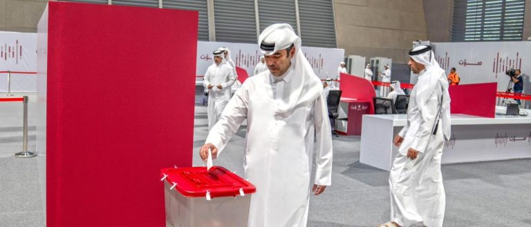 أمير قطر يصادق على التعديلات الدستورية بعد استفاء شعبي