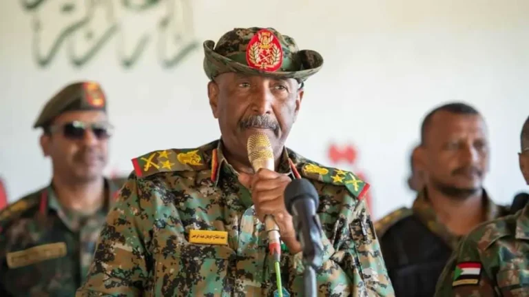 البرهان يعلن التعبئة العامة ويدعو السودانيين لحمل السلاح لمواجهة قوات الدعم السريع