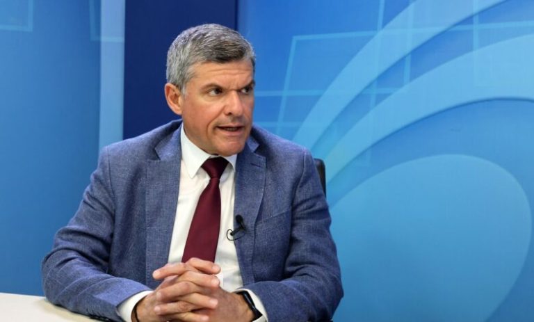 وزير الطاقة القبرصي يشيد بالخبرة المصرية والتنسيق في نقل الغاز الطبيعي