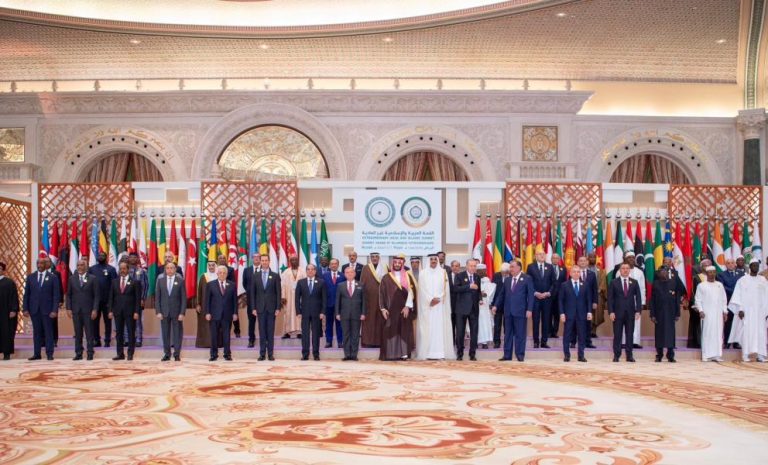 قمة الرياض.. شجب واستنكار وأفعال خارج طاولة الحلول