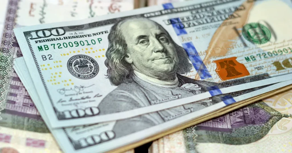 الحكومة المصرية تفرط في الأصول الاستراتيجية وتتجاهل الإصلاحات وسط أزمة الدولار