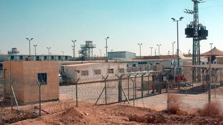 كارثة صحيّة في سجن “النقب” مع استمرار انتشار مرض الجرب بين الأسرى
