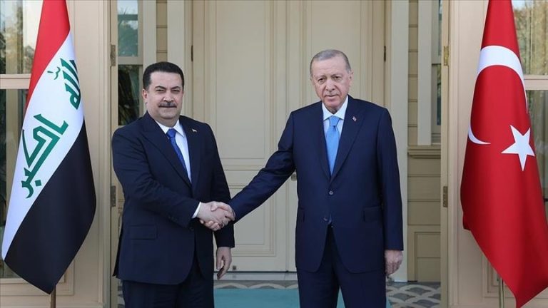 أردوغان يستقبل رئيس وزراء العراق في إسطنبول ويعقدان اجتماعًا ثنائيًا لبحث التعاون المشترك