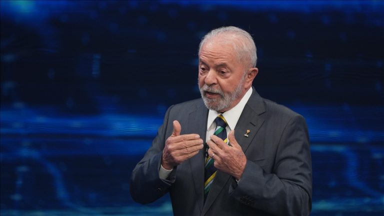 الرئيس البرازيلي يدعم كاميلا هاريس في الانتخابات الأمريكية
