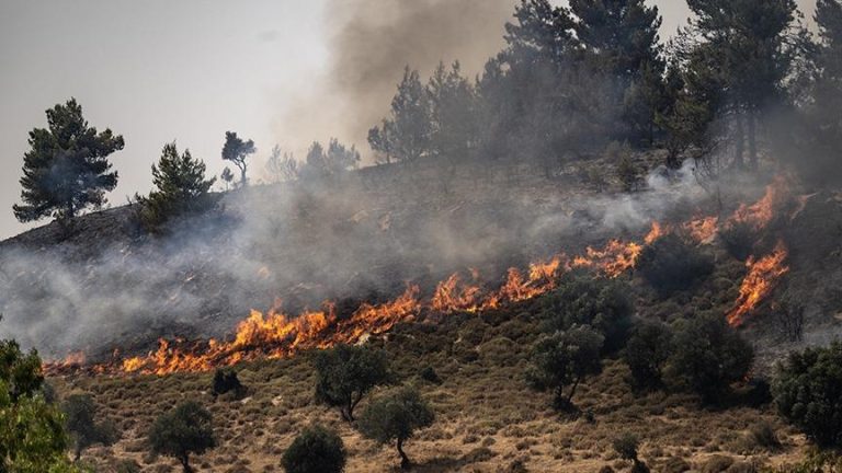 إطلاق 27 صاروخًا من لبنان تجاه منطقة الجليل بإسرائيل