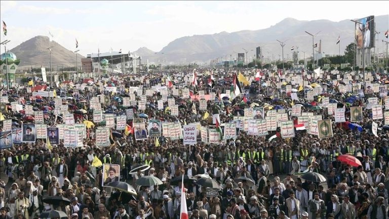 اليمن ينتفض: مظاهرات حاشدة تضامناً مع غزة ولبنان ضد الإبادة الإسرائيلية