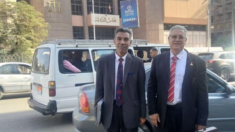 أسعد هيكل والفخراني يواصلان بلا يأس نضالهما لاستعادة أراضي شركة النيل لحليج الأقطان.