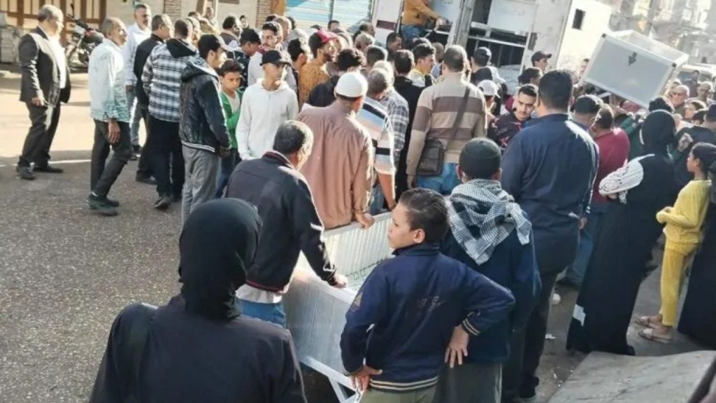 تظاهرات حاشدة في المطرية بعد حادث مأساوي يسفر عن مصرع 13 شخصًا