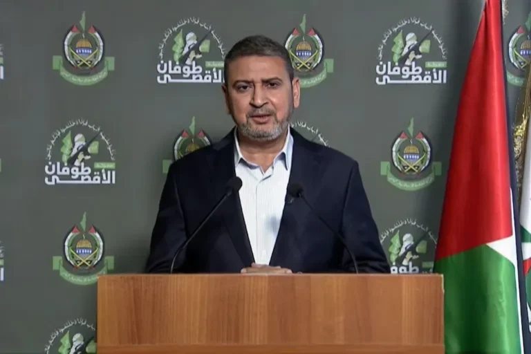 أبو زهري : الاختبار الحقيقي في المرحلة المقبلة هو الجهد المبذول لاعتقال قادة الكيان