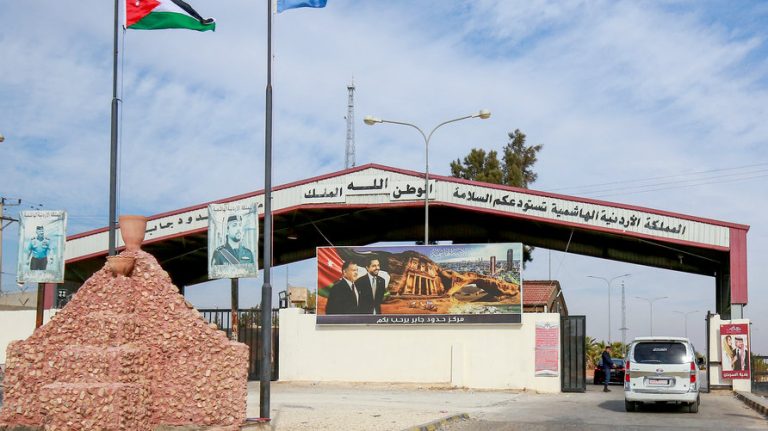 “تذكرة مجانية” تسهيلات جديدة لعودة المواطنين السوريين إلى بلادهم عبر السفارة السورية في عمّان