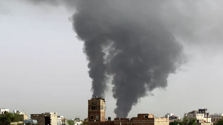 الاحتلال يشن هجوما على مطار صنعاء في اليمن