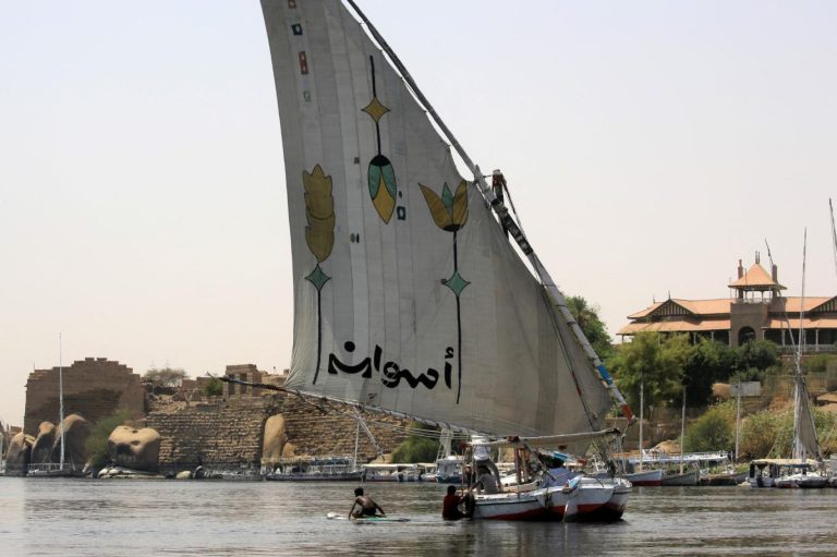 فوضى سلاح تعانى منها أسوان..ودعوات لتدخل الدولة للحد من خطورتها
