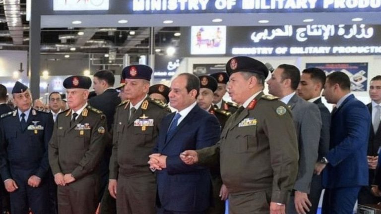 الحكومة المصرية ترضخ للضغوط الدولية وتطرح شركات الجيش في البورصة وتتجاهل معاناة الشعب
