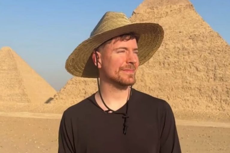 هل أجّرت الحكومة المصرية الأهرامات لصانع محتوى أمريكي؟
