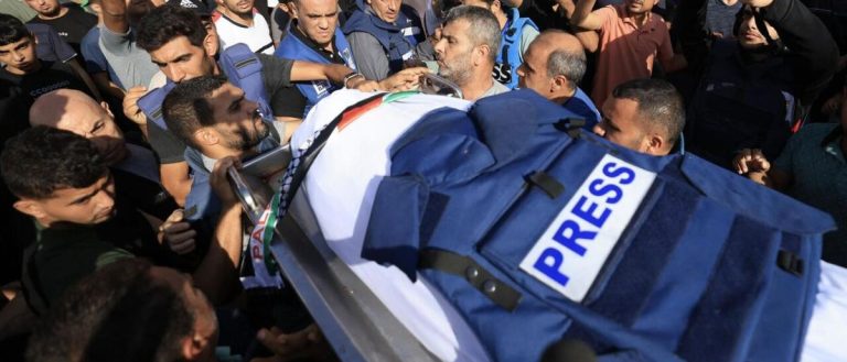 20 شهيداً بقصف إسرائيلي منذ فجر الخميس بغزة بينهم 5 صحفيين