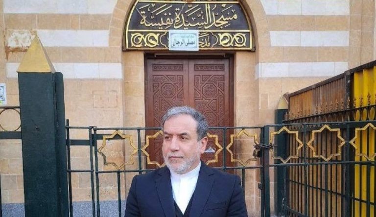 وزير الخارجية الإيراني يُغرّد بالعربية في رسالة إلى الشعب المصري