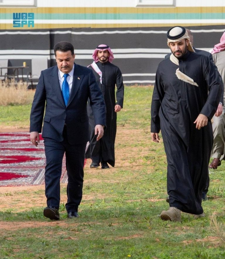 ولي العهد السعودي يلتقي رئيس الوزراء العراقي في العلا