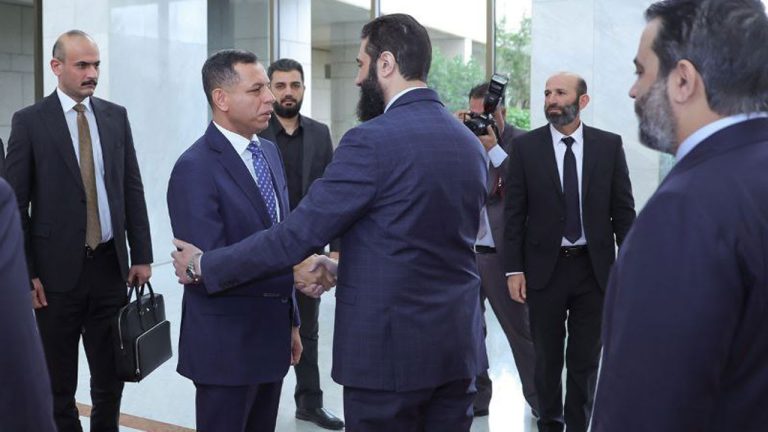 الحكومة العراقية تؤكد دعمها لاستقرار سوريا وديمقراطيتها