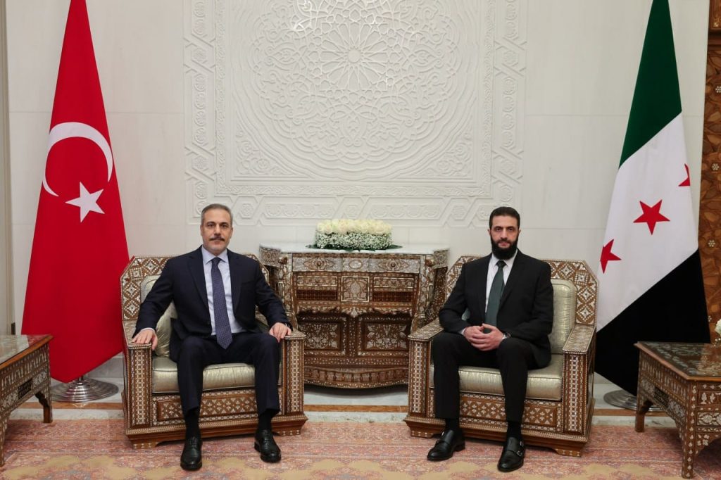 أحمد الشرع يستقبل وزير الخارجية التركي هاكان فيدان في دمشق