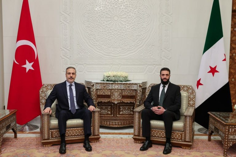 أحمد الشرع يستقبل وزير الخارجية التركي هاكان فيدان في دمشق