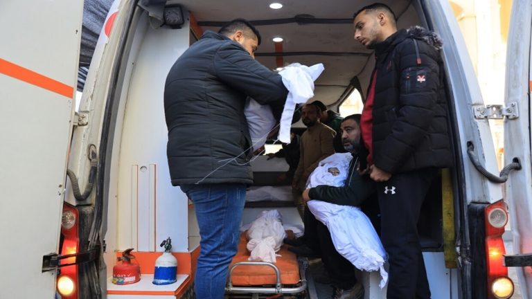صحة غزة: مقتل ألف طبيب وممرض منذ الـ7 من أكتوبر