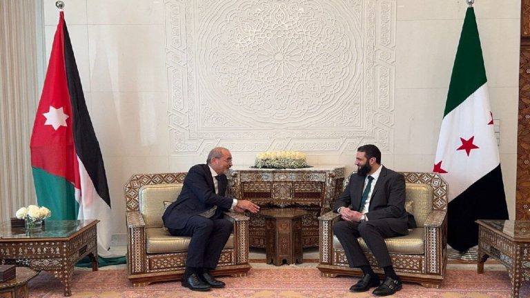 الصفدي يطلع نظرائه العرب على فحوى محادثاته مع الشرع