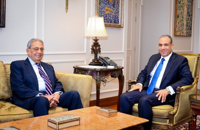 عبد العاطي يجتمع مع عمرو موسى لمناقشة التحديات الإقليمية التى تواجه مصر