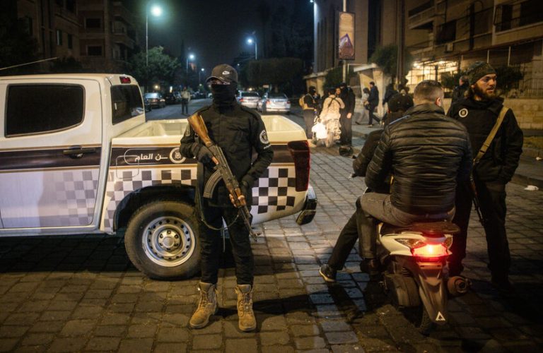 وزير الإعلام في الحكومة السورية: سنتعامل بحزم مع كل من يثير الفتنة في البلاد