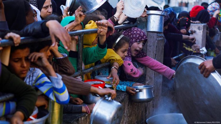 عالم الأطفال تحت وطأة الحروب والمجاعات: كارثة غير مسبوقة في 2024