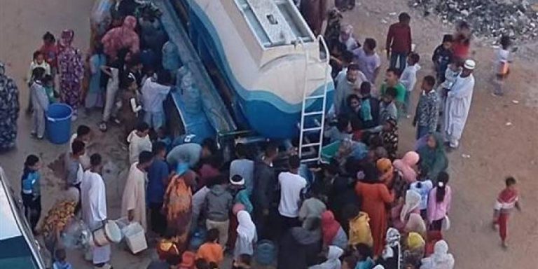 بلد بحيرة السد العالي يعاني من انقطاع مياه دام سبعة أيام