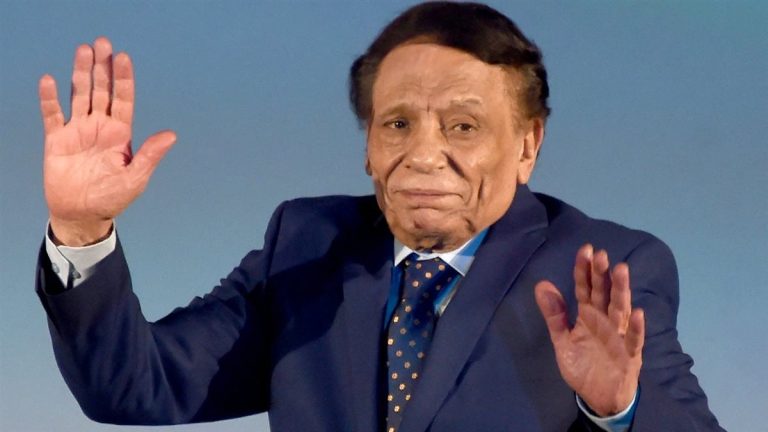 عادل إمام يخطط للعودة بقوة ويغير ملامح الساحة الفنية