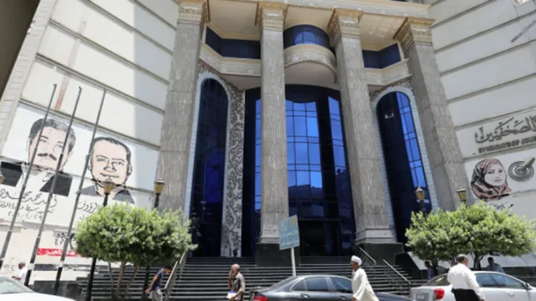 إصابة عامل سقط من الدور السابع من مبنى نقابة الصحفيين