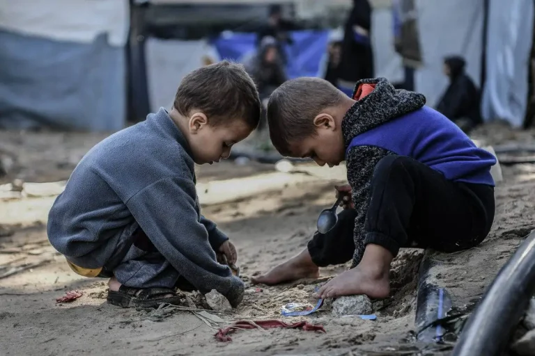 أونروا: أكثر من 14,500 طفل استشهدوا في غزة منذ بداية العدوان الإسرائيلي