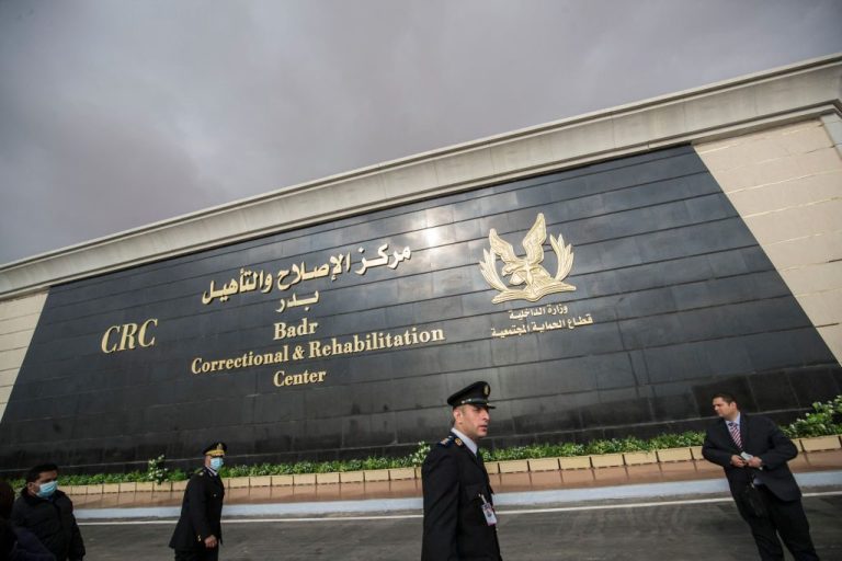 مصر أكبر سجن سياسي في العالم بـ 100 ألف معتقل والحكومة تواصل التغطية على الفساد