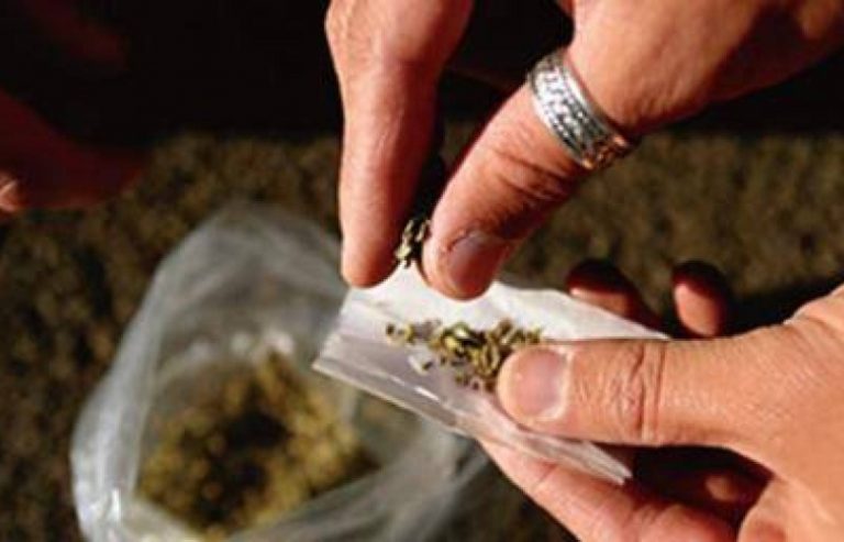 الحرب على غزة تؤدي إلى زيادة مقلقة في تعاطي الكحول والمخدرات بين الشباب الإسرائيلي