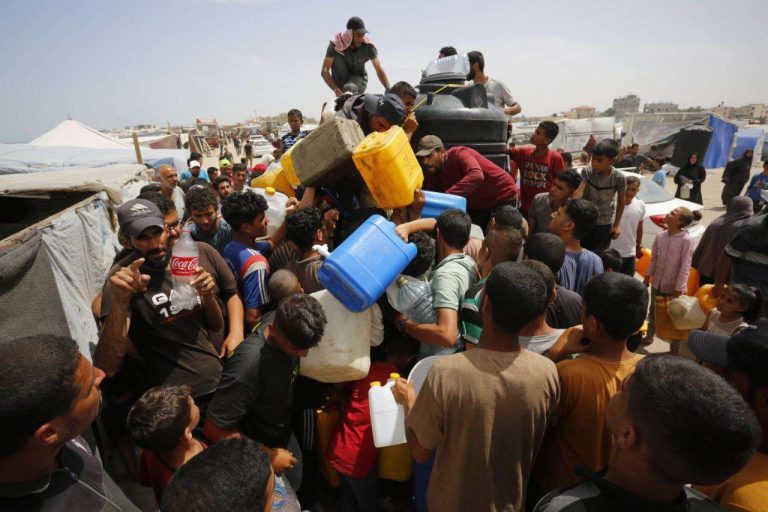 “هيومان رايتس ووتش”: إسرائيل قتلت آلاف الفلسطينيين بغزة بحرمانهم من المياه النظيفة