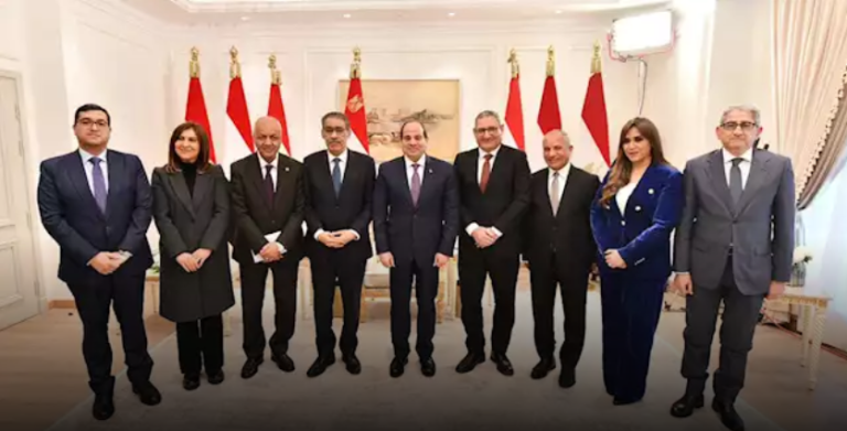 السيسي يجتمع  يناقش الأوضاع الإقليمية والإصلاحات مع الإعلاميين