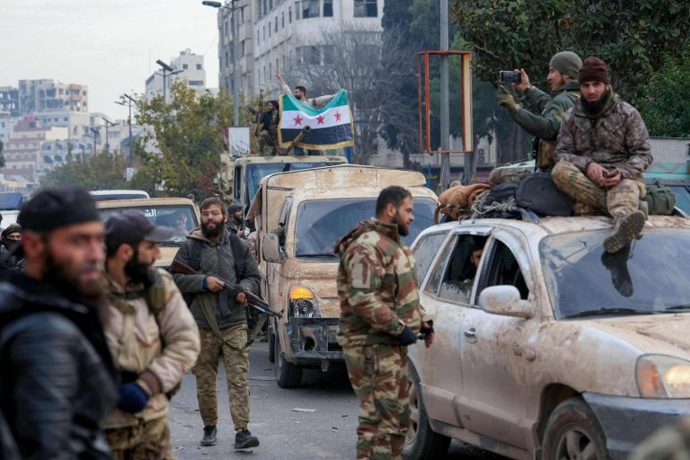 سوريا..الإدارة العسكرية تحرّر 7 من عناصرها بعد اختطافهم على يد فلول نظام الأسد باللاذقية