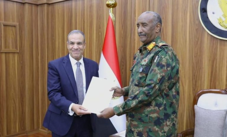 وزير الخارجية المصري يزور بورتسودان ويلتقي البرهان لبحث تطورات السودان