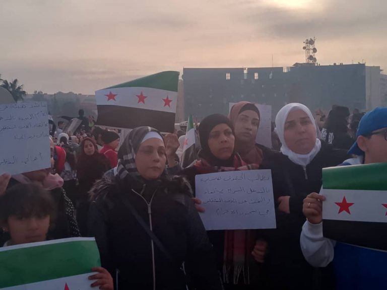 عائلات فلسطينية تعتصم في دمشق للمطالبة بكشف مصير المعتقلين في سجون نظام الأسد