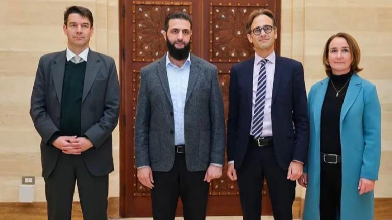وفد أمريكي يلتقي أحمد الشرع في دمشق وسط شروط صارمة للدعم المستقبلي