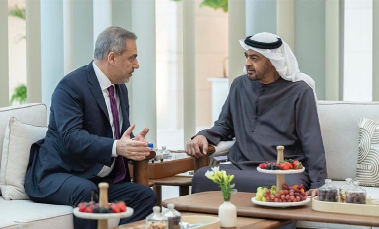 هاكان فيدان في الإمارات لبحث الملف السوري مع محمد بن زايد