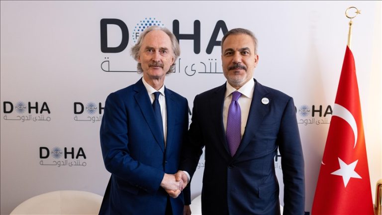 فيدان يلتقي مبعوث الأمم المتحدة إلى سوريا على هامش منتدى الدوحة 2024